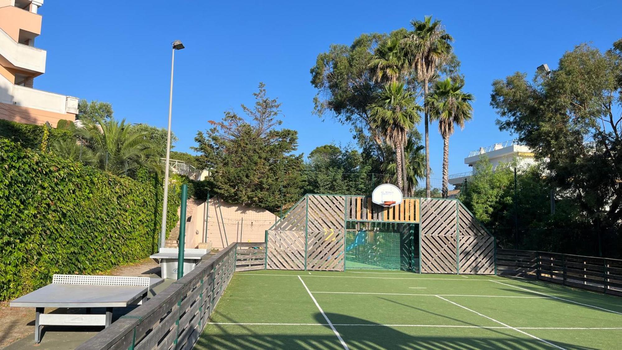 Piscine-parc-tennis * Cannes
